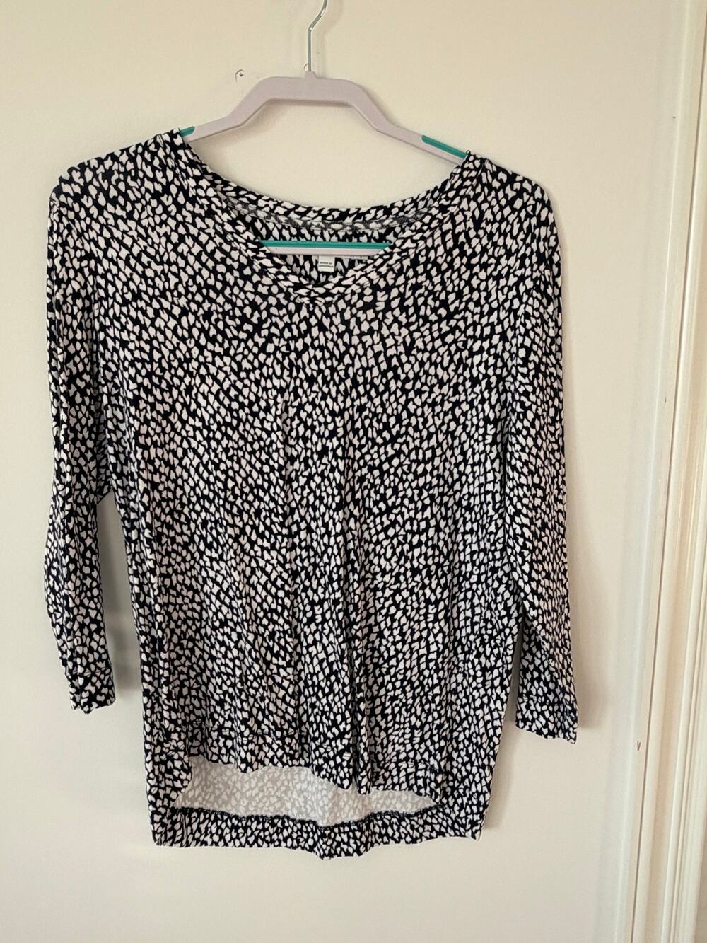 Chico's Abstract Print Top | Size 2 (US L) | Navy & White